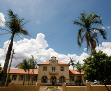 Colégio Estadual Souza Naves, em Rolândia. 10-03-14.