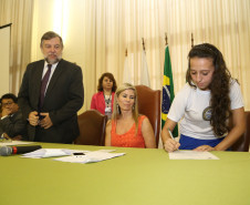 O ginásio de esportes do Colégio Estadual do Paraná (CEP), em Curitiba, será restaurado e recuperado. Investimento é de R$ 1,6 milhão.<br />
<br />
Veja mais fotos em: <a href=" http://www.flickr.com/photos/flavioarns/sets/72157642299378273/" target="_blank"> http://www.flickr.com/photos/flavioarns/</a>
