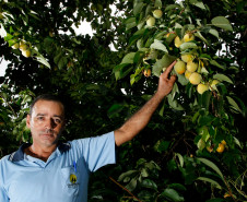 COAPROCOR, Cooperativa Agroindustrial de Produtores de Corumbatai do Sul, na foto o agricultor João Batista. 12-03-14. 