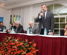 Arns participa do Fórum Social da Educação