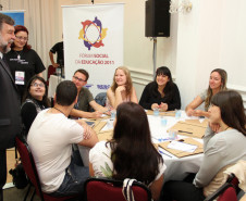 Arns participa do Fórum Social da Educação