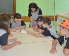 Além de robótica estudantes participam de atividades culturais e esportivas no período em que não estão em sala de aula. 