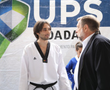 Iniciativa promove a arte marcial como uma maneira de desenvolver a cidadania de jovens que moram em regiões com altos índices de criminalidade. <br />
<br />
Veja mais fotos em: <a href=" http://www.flickr.com/photos/flavioarns/sets/72157642852857433/" target="_blank"> http://www.flickr.com/photos/flavioarns </a>