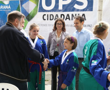 Iniciativa promove a arte marcial como uma maneira de desenvolver a cidadania de jovens que moram em regiões com altos índices de criminalidade. <br />
<br />
Veja mais fotos em: <a href=" http://www.flickr.com/photos/flavioarns/sets/72157642852857433/" target="_blank"> http://www.flickr.com/photos/flavioarns </a>