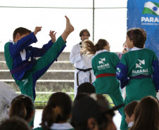 Iniciativa promove a arte marcial como uma maneira de desenvolver a cidadania de jovens que moram em regiões com altos índices de criminalidade. <br />
<br />
Veja mais fotos em: <a href=" http://www.flickr.com/photos/flavioarns/sets/72157642852857433/" target="_blank"> http://www.flickr.com/photos/flavioarns </a>