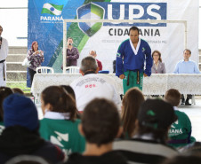 Iniciativa promove a arte marcial como uma maneira de desenvolver a cidadania de jovens que moram em regiões com altos índices de criminalidade. <br />
<br />
Veja mais fotos em: <a href=" http://www.flickr.com/photos/flavioarns/sets/72157642852857433/" target="_blank"> http://www.flickr.com/photos/flavioarns </a>