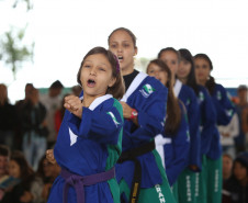 Iniciativa promove a arte marcial como uma maneira de desenvolver a cidadania de jovens que moram em regiões com altos índices de criminalidade. <br />
<br />
Veja mais fotos em: <a href=" http://www.flickr.com/photos/flavioarns/sets/72157642852857433/" target="_blank"> http://www.flickr.com/photos/flavioarns </a>