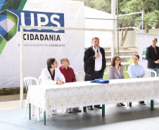 Iniciativa promove a arte marcial como uma maneira de desenvolver a cidadania de jovens que moram em regiões com altos índices de criminalidade. <br />
<br />
Veja mais fotos em: <a href=" http://www.flickr.com/photos/flavioarns/sets/72157642852857433/" target="_blank"> http://www.flickr.com/photos/flavioarns </a>