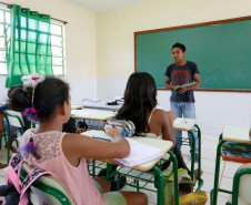 Escola Indígena Cacique Koféj, em São Jerônimo da Serra Marcelo Uchavera Vargas, professor de Guaraní. 14-03-14.
 