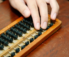 Alunos Luiz Guilherme e Laura Kaiser, da Escola Professor Osni Macedo Saldanha, no Instituto dos Cegos. 24-03-14.