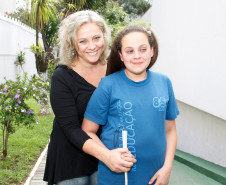 Alunos Luiz Guilherme e Laura Kaiser, da Escola Professor Osni Macedo Saldanha, no Instituto dos Cegos. Na foto a professora Lilian Merege Biglia e a aluna Laura Kaiser. 24-03-14.