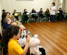 Colégio Estadual Angelo Trevisan, apresentação de trabalhos de alunos. 27-03-14.  