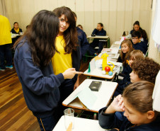 Colégio Estadual Angelo Trevisan, apresentação de trabalhos de alunos. 27-03-14.