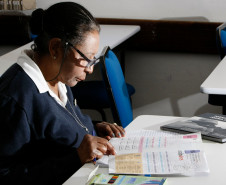 O programa Paraná Alfabetizado é uma ação coordenada pela Secretaria da Educação do Paraná, em parceria com o Ministério da Educação, prefeituras e sociedade civil. O objetivo é selecionar voluntários para alfabetizar pessoas com idade acima de 15 anos e que não sabem ler nem escrever.