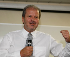 O novo secretário de Estado da Educação, Paulo Schmidt, se reuniu com chefes dos Núcleos Regionais, diretores e coordenadores da secretaria.