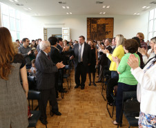 Secretaria da Educação e a Coordenação Geral da Copa do Mundo 2014 no Paraná lançam livro que integra o tema às disciplinas curriculares. <br />
<br />
Veja mais fotos em: <a href=" https://www.flickr.com/photos/flavioarns/sets/72157643369878354/" target="_blank"> https://www.flickr.com/photos/flavioarns </a>