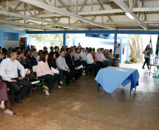 CEEP Assis Brasil em Clevelândia receberá novas acomodações para alunos e novos laboratórios, chefe do Núcleo Regional de Educação de Pato Branco assina documento. 11-04-14.