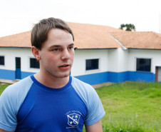 CEEP Assis Brasil em Clevelândia receberá novas acomodações para alunos e novos laboratórios, na foto o aluno Ronaldo Luiz. 11-04-14.  