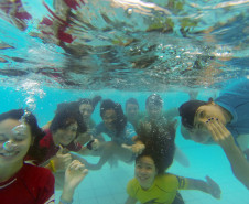Aula de Surf na piscina do Colégio Estadual do Paraná. 09-04-14