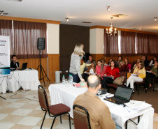 Os professores destacados como formadores regionais e supervisores do Pacto Nacional do Ensino Médio no Paraná participam, em Curitiba, de curso de formação.