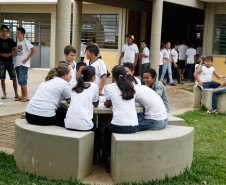 A Secretaria de Estado da Educação informa que as escolas estaduais do Paraná deverão ficar abertas para receber os alunos.