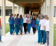 A Secretaria de Estado da Educação informa que as escolas estaduais do Paraná deverão ficar abertas para receber os alunos.