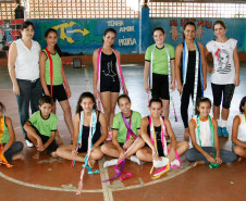 Cidade de Siqueira Campos, Colégio Estadual Professor Segismundo Antunes Netto, alunos tem aula de ginástica. 02-04-14.  