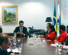 Governador Beto Richa recebe representantes da APP. Curitiba, 23/04/2014.