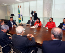 Governador Beto Richa recebe representantes da APP. Curitiba, 23/04/2014.