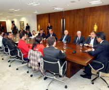 Governador Beto Richa recebe representantes da APP. Curitiba, 23/04/2014.