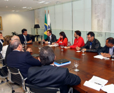 Governador Beto Richa recebe representantes da APP. Curitiba, 23/04/2014.