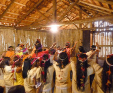 Escola Estadual Indígena Araju Porá e o Colégio Estadual Indígena Kuaa Mbo'e ambos em Diamante do Oeste realizaram Semana Cultural Indígena em parceria.