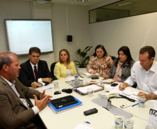 O Governo do Estado reafirmou o compromisso com a valorização do magistério estadual e propôs nesta quinta-feira (24/04) uma compensação financeira pelos 3,33% de hora-atividade, principal item da pauta do sindicato da categoria para organizar a greve que afeta parte das escolas estaduais.