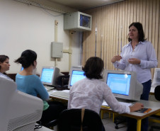 Cerca de 2 mil professores da nova turma do Programa de Desenvolvimento Educacional (PDE) estão participando de curso nos 32 Núcleos.