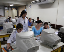Cerca de 2 mil professores da nova turma do Programa de Desenvolvimento Educacional (PDE) estão participando de curso nos 32 Núcleos.