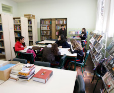 A Secretaria de Estado da Educação do Paraná informa que as escolas interessadas podem usar esta sexta-feira (2) para a reposição das aulas dos dias parados em função da paralisação do Sindicato dos Professores.