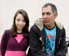 Colégio Estadual Desembargador Guilherme de Albuquerque Maranhão, Curitiba, alunos voltam as aulas depois da paralisação do Sindicato dos Professores, na foto Antunes de Lima e a filha Ana Alice de Lima. 05-05-14.
