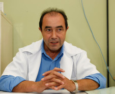 Colégio Estadual Desembargador Guilherme de Albuquerque Maranhão, Curitiba, alunos voltam as aulas depois da paralisação do Sindicato dos Professores, na foto o Diretor Antonio Mendes de Melo Osvaldo. 05-05-14.
