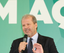 Diretores das escolas estaduais da região de Pitanga estiveram nesta terça-feira (6) no Palácio Iguaçu para discutir investimentos e os desafios da educação. Os 48 gestores foram recebidos pelo vice-governador, Flávio Arns, e pelo secretário da Educação Paulo Schmidt.