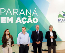 Diretores das escolas estaduais da região de Pitanga estiveram nesta terça-feira (6) no Palácio Iguaçu para discutir investimentos e os desafios da educação. Os 48 gestores foram recebidos pelo vice-governador, Flávio Arns, e pelo secretário da Educação Paulo Schmidt.