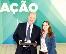 Diretores das escolas estaduais da região de Pitanga estiveram nesta terça-feira (6) no Palácio Iguaçu para discutir investimentos e os desafios da educação. Os 48 gestores foram recebidos pelo vice-governador, Flávio Arns, e pelo secretário da Educação Paulo Schmidt.