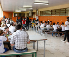 Junto com as 3,2 mil toneladas de alimentos, a equipe de nutricionistas da Secretaria da Educação encaminhará sugestões de cardápio. Colégio Estadual Rocha Pombo, em Capanema. 13-05-14.