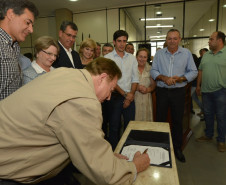 Governador assinou ordens de serviços para obras de novas estruturas para duas escolas: o Jardim Canadá, em Cascavel, e o Dilma Angélico, em Catanduvas.16/05/2014.