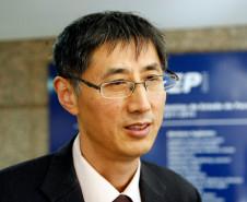 Entrega das medalhas da Olimpíada Brasileira de Matemática das Escolas Públicas (OBMEP), na foto Yuan Jin Yun. 21-05-14.