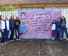 Trabalho desenvolvido por professora de Toledo forma leitores de obras clássicas. Alunos de projeto também fazem cartazes a partir das histórias lidas.