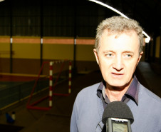 Colégio Estadual de Marmeleiro recebeu verba descentralizada para pintura e manutenção da quadra esportiva. 15-05-14.