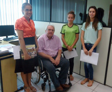 Alunos do ensino médio de Tuneiras do Oeste visitaram a usina Santa Terezinha, unidade de Tapejara, que produz álcool e açúcar.