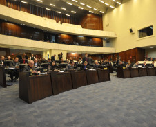 Os deputados estaduais aprovaram por unanimidade a mensagem do governador Beto Richa que concede reajuste de 6,28%.