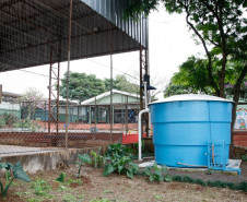 Colégio Estadual Amâncio Moro, em Corbelia, caixa d'água para captação da água de chuva. 27-05-14.