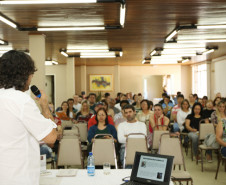 Cada um dos seis simpósios tem participação de 500 professores da rede estadual de ensino. Oficinas, palestras e discussões fazem parte do evento.
